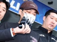 ‘장모 살해·아내 납치’ 피의자 26살 김성우 구속 송치