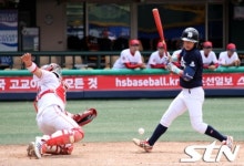 [청룡기] ‘오선우 3타점’ 배명고, 부경고 10-4로 격파