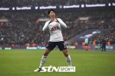 [S코어북] 손흥민 멀티골 폭발 토트넘, HUD에 2-0 승…3위 도약