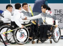[여기는 강릉] 휠체어컬링서도 영미~, 홈 관중 환호에 웃은 한국
