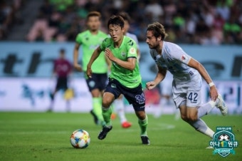 [S코어북] '로페즈 멀티골' 전북, 울산 3-0 완파...선두 탈환+K리그 통산 400승 달성
