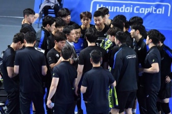 펠리페 없어도 '믿을맨' 나경복-황경민 맹폭...우리카드, 현대캐피탈 제압