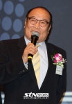 KBO, '전무후무 4할타자' 백인천 야구 원로에 공로패 시상