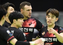 레오+송명근 40점 합작 OK, 한국전력 누르고 3연패 탈출