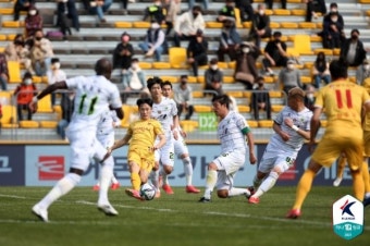 [S코어북] '일류첸코 선제골+자책골 유도' 전북, 광주 2-0 제압...무패 행진 계속