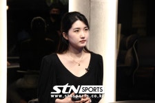 [st&포토] 홀덤은 스포츠다 딜러 수지 걸그룹 미모 발산