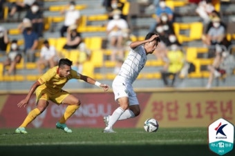 [S코어북] '송민규 천금 결승골' 전북, 광주 원정 2-1 귀중한 승리...선두 탈환