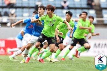 [S코어북] 전북, 제주와 2-2 무승부 거두며 선두 탈환...울산은 성남에 덜미(종합)