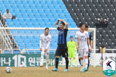 역시 파검의 피니셔! 무고사 선제골...인천, 김천에 1-0 리드 (전반 종료)