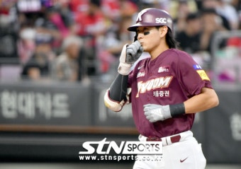키움 이정후, 슈퍼스타의 전형…'빼어난 실력+훌륭한 팬서비스'
