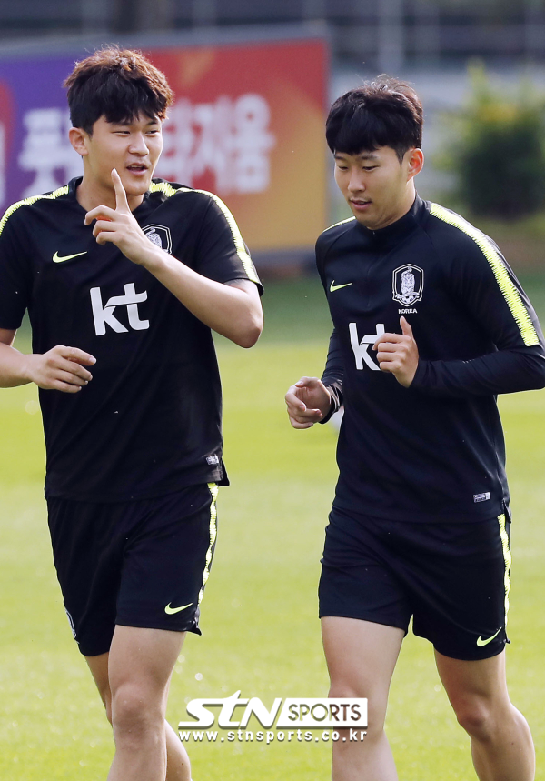 김민재, 부상으로 인한 손흥민 대표팀 주장 대행 임무 맡아 - 100글자 이내