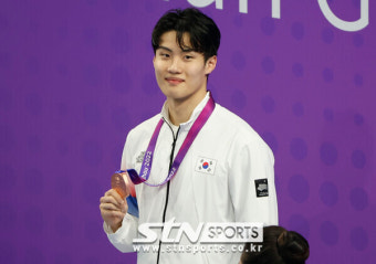 [항저우 AG] '韓 수영 역사의 날!' 황선우, 자유형 200m 金…신기록+대회 2관왕+이호준 3위 동반 메달 획득!