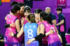 [st&삼산] 블로킹 13-1 흥국생명, GS칼텍스 3-0 압도하고 5연승 질주!