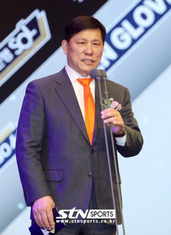 허구연 KBO 총재, 만장일치로 2026년 12월까지 KBO 이끈다
