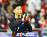 [아시안컵] 손흥민, "대한민국 축구 선수라 자랑스러웠어…난 주장으로 부족했다"