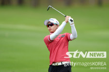 안나린, LPGA 블루베이 공동 선두...데뷔 동기 최혜진은 1타 뒤진 3위 방긋