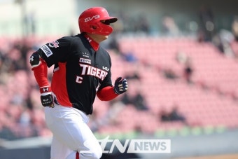 KIA, 대형 악재 '4번 타자' 또 햄스트링 부상, 끝을 알 수 없어 더욱 괴롭다