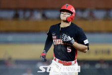 '홈런 쾅' KIA 김도영, 역대 최초로 월간 10-10 고지 등정!