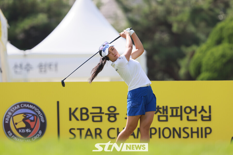 윤이나, KLPGA 하나금융그룹 챔피언십 대회에서 2라운드도 선두 지켜 유지