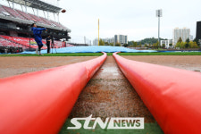 [KS1 현장] KBO 공식발표 우천으로 1차전과 2차전 23일 순연 개최