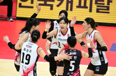 [st&현장] '페퍼저축은행 홈에서 혼쭐났다!' 정관장, 풀 세트 접전 3-2 진땀승...2연승 질주