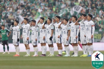 [st&현장] '박진섭 동점골+전진우 결승포' 전북, 김천 2-1 제압...'포옛 감독 K리그 데뷔전 승리'