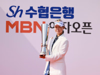 [STN포토]정윤지, Sh수협은행 MBN 여자오픈 우승했어요