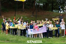 [STN포토]유현조, 해피캣 팬클럽 회원들과