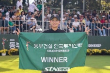 [STN포토]동부건설 한국토지신탁 챔피언십 우승하는 김민솔
