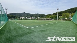 안양시, 비산체육공원 인조잔디 축구장 새단장…노후잔디 전면 교체