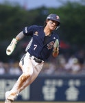 박찬호 3안타 3득점·곽빈 6이닝 1실점... 두산, KIA 8-1 완파하고 단독 5위