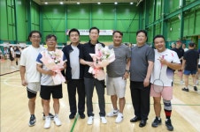 셔틀콕 축제에 노래까지 터졌다... 신귀영배 용산구 배드민턴대회, 448명 열기로 물들다