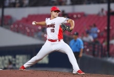 '40홈런 -1' 김도영이 열고 카스트로가 쓸었다... KIA, 롯데와 난타전 16-11 승리