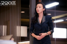 [굿와이프]의 전도연이 입는 일하는 여성의 옷