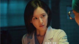 '닥터X' 김지원, 수술 집도하다 목 졸리는 위기…