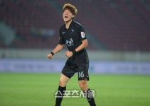 [SS포토]성남FC 황의조, 그라운드가 좁아~