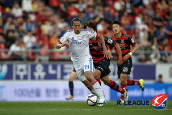 수원, 포항 1-0으로 꺾고 전북의 대항마로 선두 추격