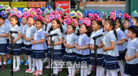 [SS포토]병아리들의 애국가 합창, 선수들 미소가 절로 피어나는 야구