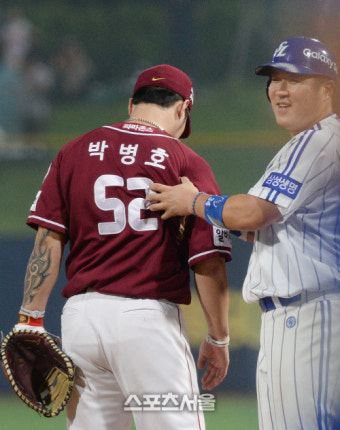 [오버 더 포토라인]풀 죽은 박병호, 삼성선수들 격려와 위로(?)에 28호 꽝!