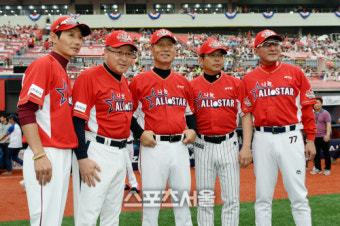[SS포토]KBO 올스타전, '우린 나눔 올스타 코칭스태프!'