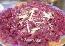 [고기박사 최계경의 육도락기행]대한민국 푸줏간 마장동에서 맛보는 신선한 육회