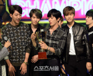 [SS포토]쇼챔피언 씨앤블루, 신데렐라로 1등 했어요