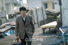 그놈이다 유해진, 미스터리 인물 민약국 완변 변신