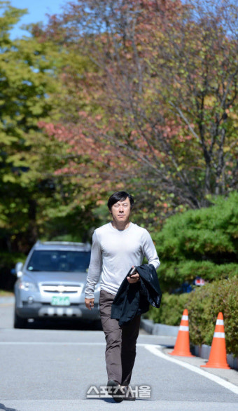 [SS포토]가을과 어울리는 사나이는 신태용 올림픽 축구 대표팀 감독