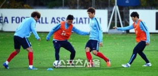 [SS포토]자메이카와의 평가전에 앞서 훈련하는 축구대표팀