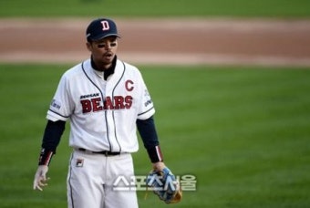 오재원 유희관, 두산 베어스 동료의 희비 '논란 vs 수상'
