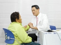 이동진료소를 이용한 의료봉사로 행복을 나누다