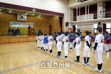 두산 선수단, 영일초등학교 야구교실 행사 실시