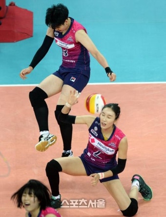 [SS포토]흥국생명 신연경, 급해서 발도 내밀었는데...