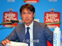 자선축구 여는 홍명보 감독 '긴장되네요'[SS포토]
